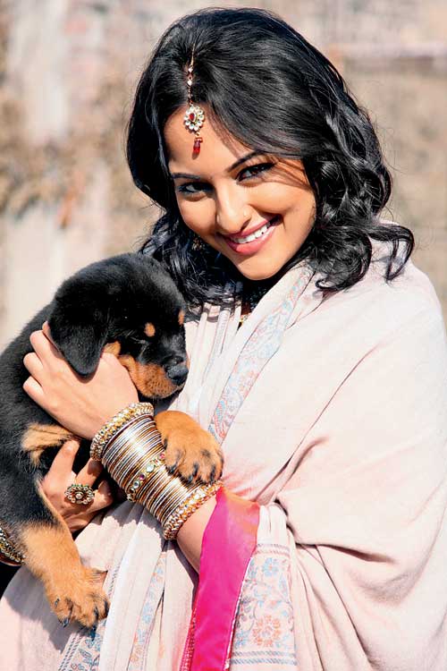 Sonakshi Sinha finds a furry friend in Simba